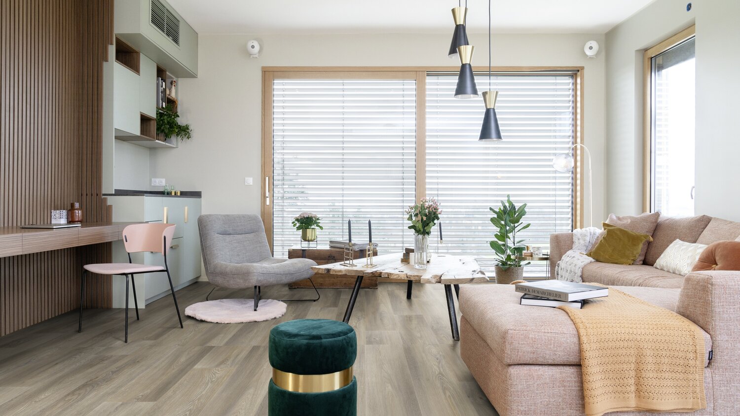 empire blond - living.jpg