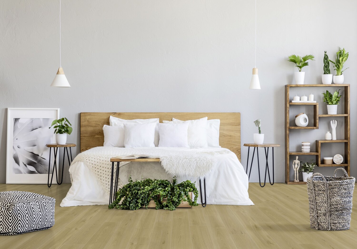 JPG 72 dpi-Cottage Blond bedroom2.jpg