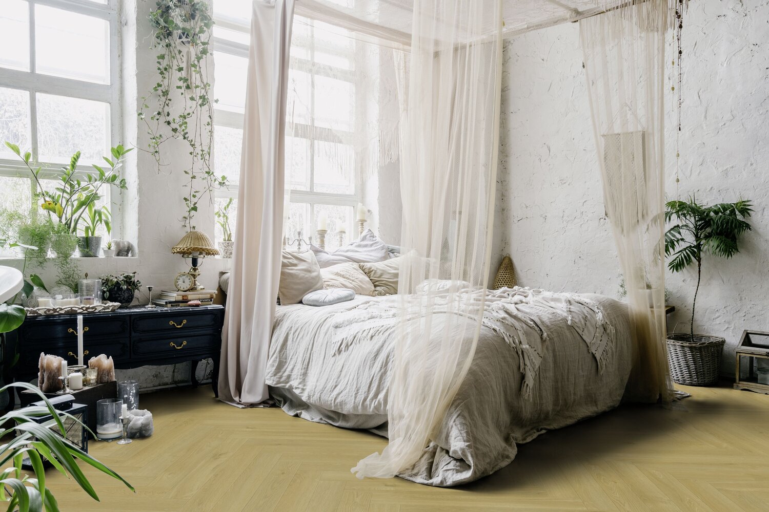JPG 72 dpi-Hera honey bedroom (1).jpg