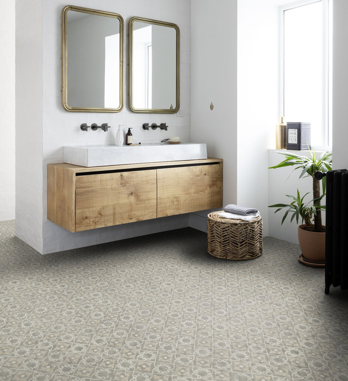 RS33765_Tiffany anthic bathroom-lpr (1).jpg