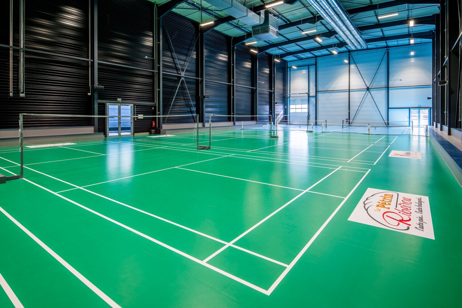 TARAFLEX BADMINTON 4.5 ROOM SCENE VIEW 